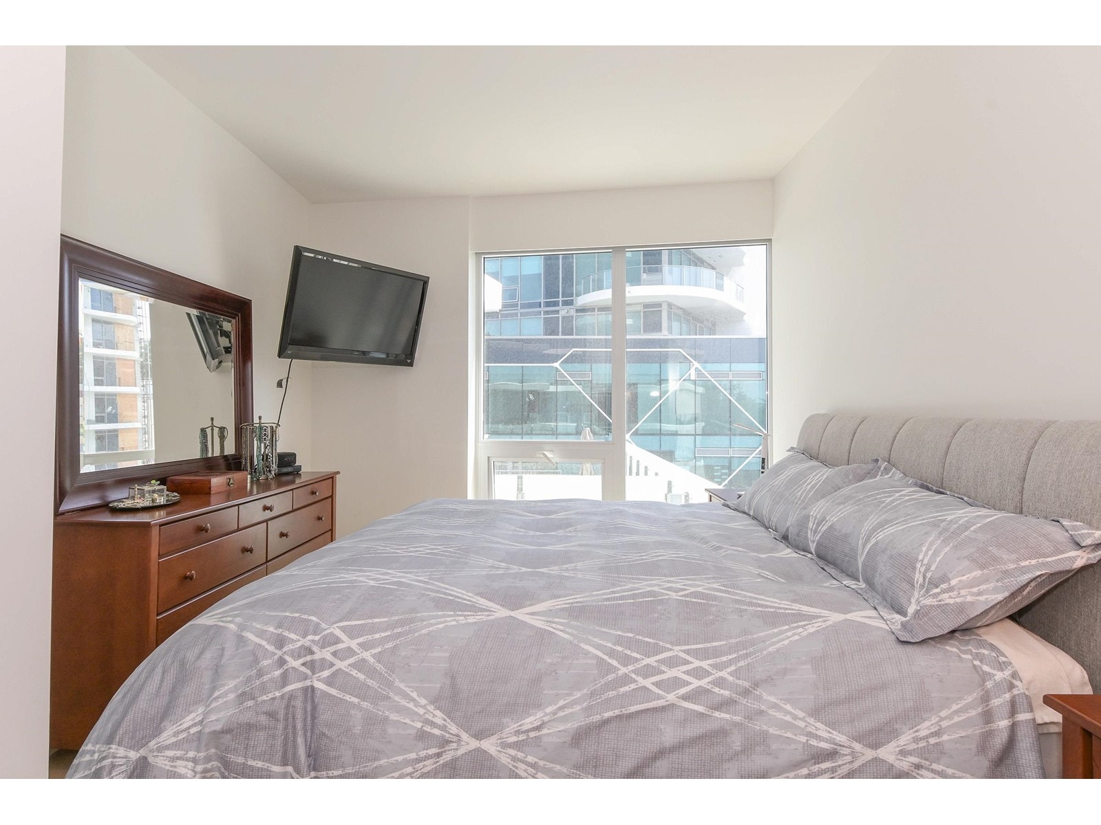 506 1500 MARTIN STREET, White Rock