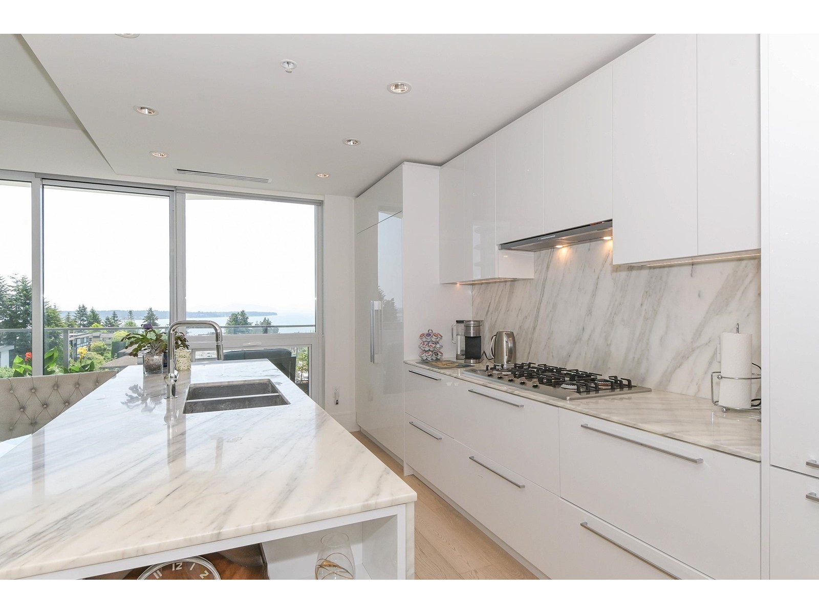506 1500 MARTIN STREET, White Rock