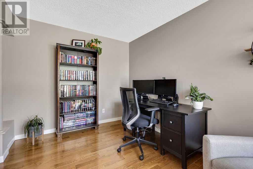 Single Family House for Sale in  Douglas Ridge Circle SE Douglasdale/Glen Calgary 