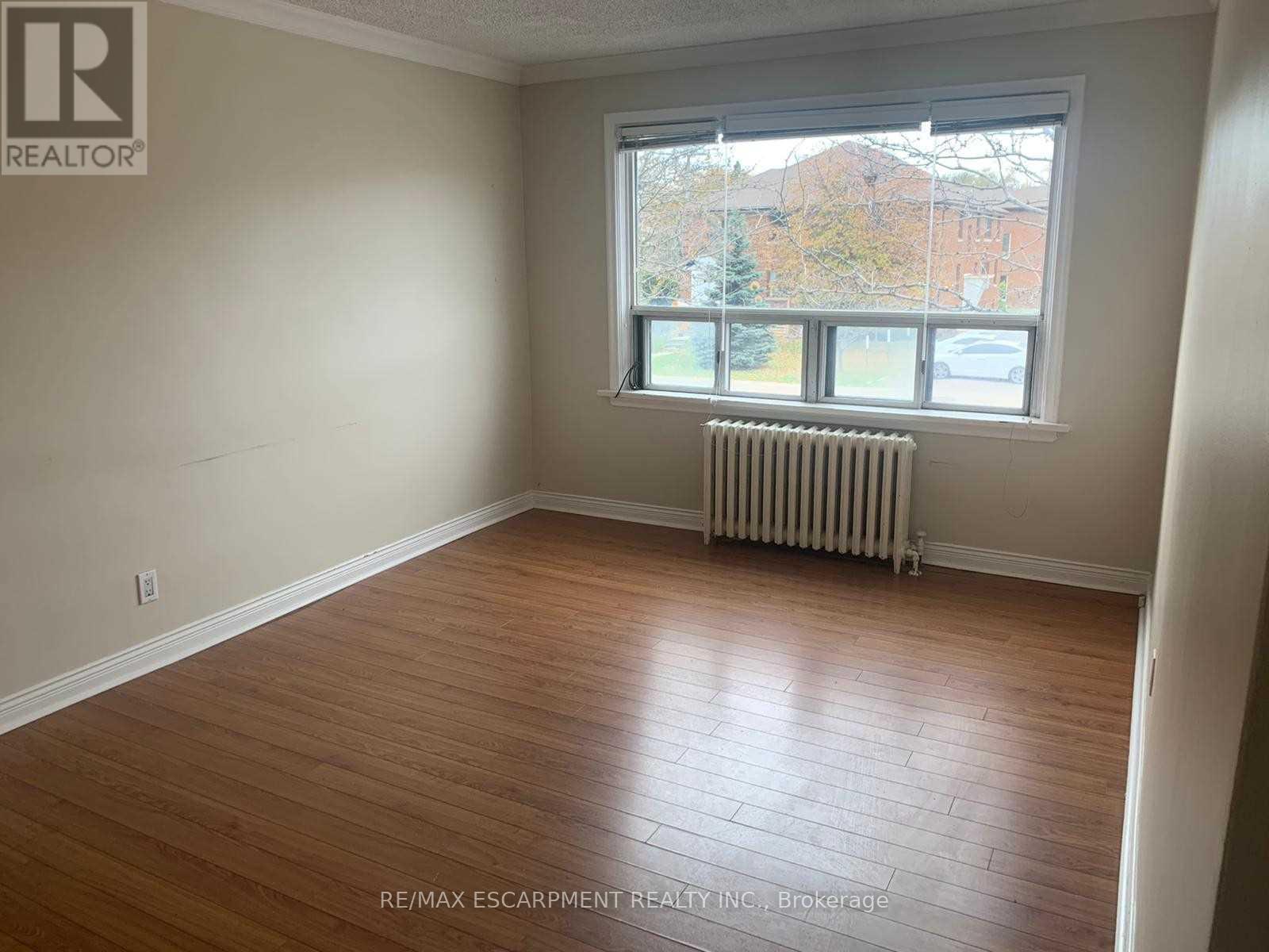 Photo 2 of 1 243 A Lakeshore Road E, Mississauga ON