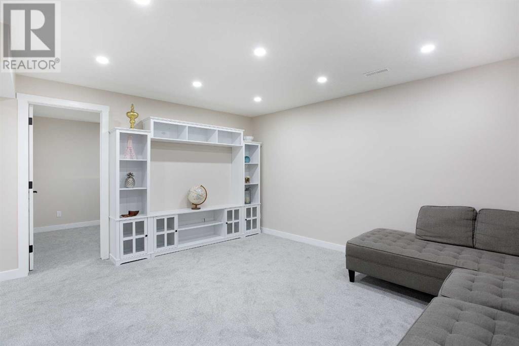 Single Family House for Sale in  Douglas Ridge Grove SE Douglasdale/Glen Calgary 