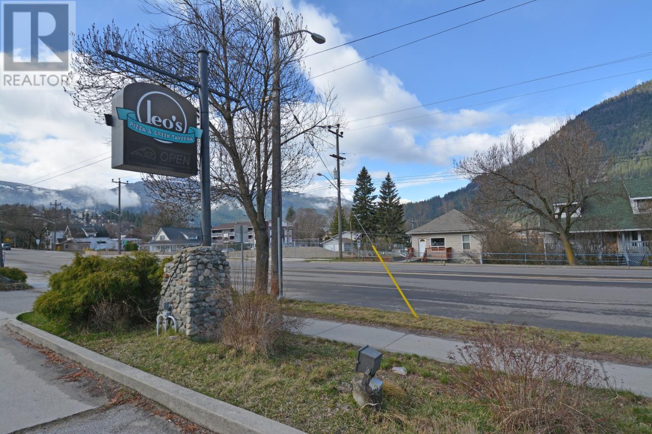 Photo 21 of 712 Nelson Avenue, Nelson BC