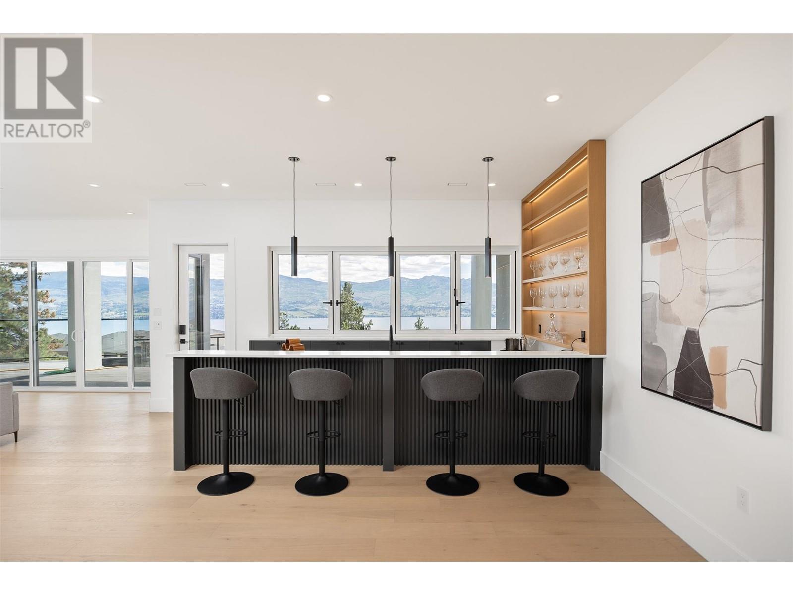  1435 Vineyard Drive, West Kelowna