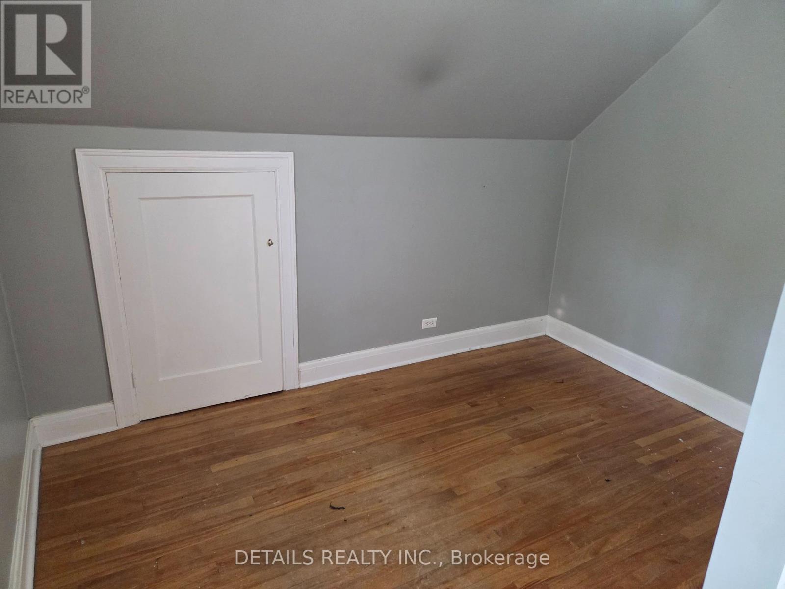 Photo 5 of 10 Garrison Street, Ottawa ON