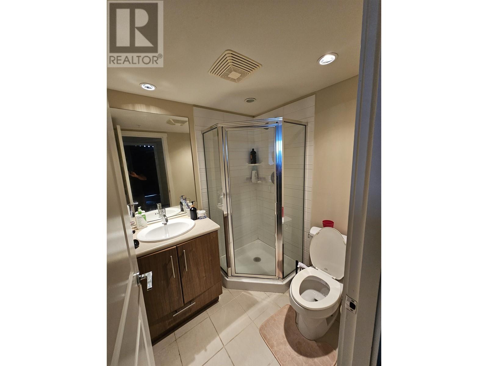 Photo 5 of 1703 2289 Yukon Crescent, Burnaby BC