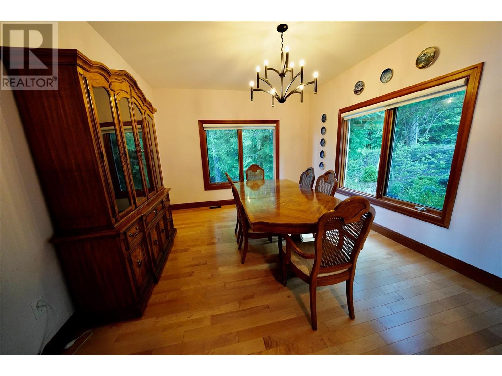 924 QUEENS Road, Balfour