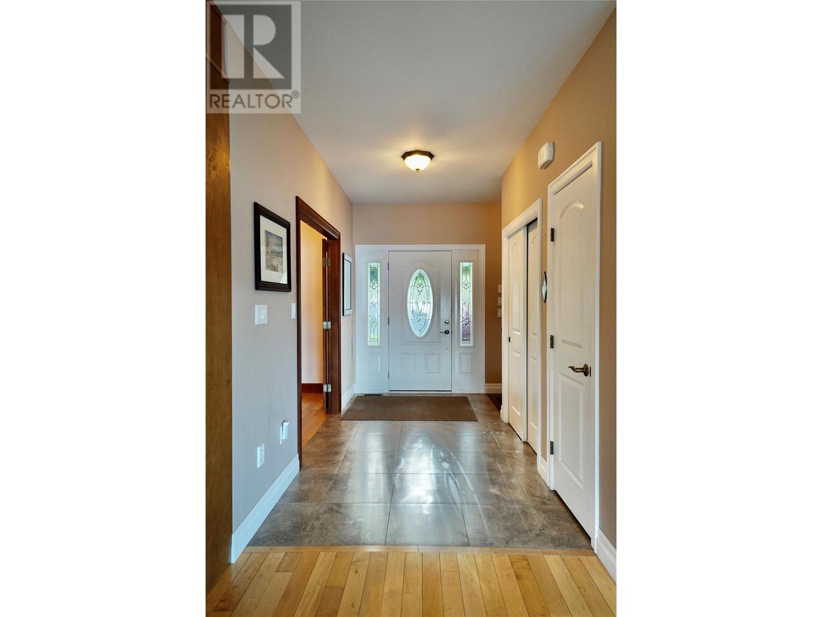 924 QUEENS Road, Balfour