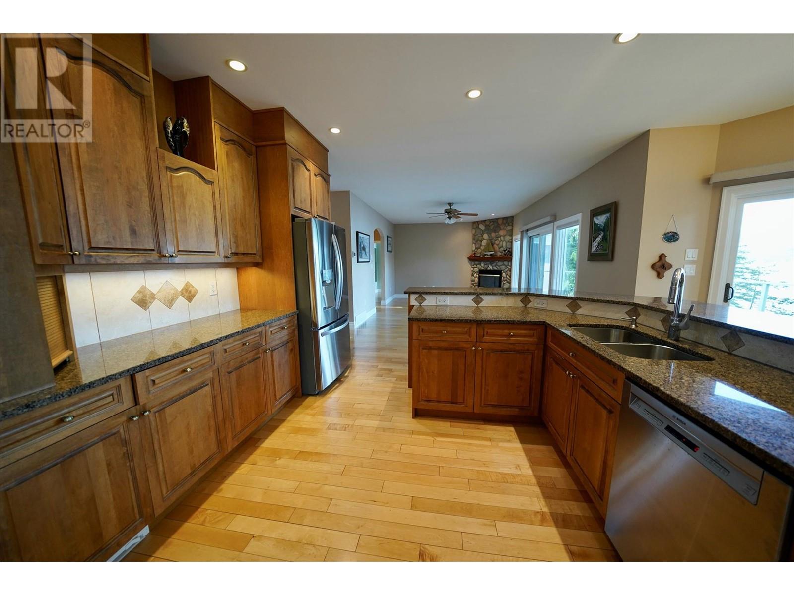 924 QUEENS Road, Balfour