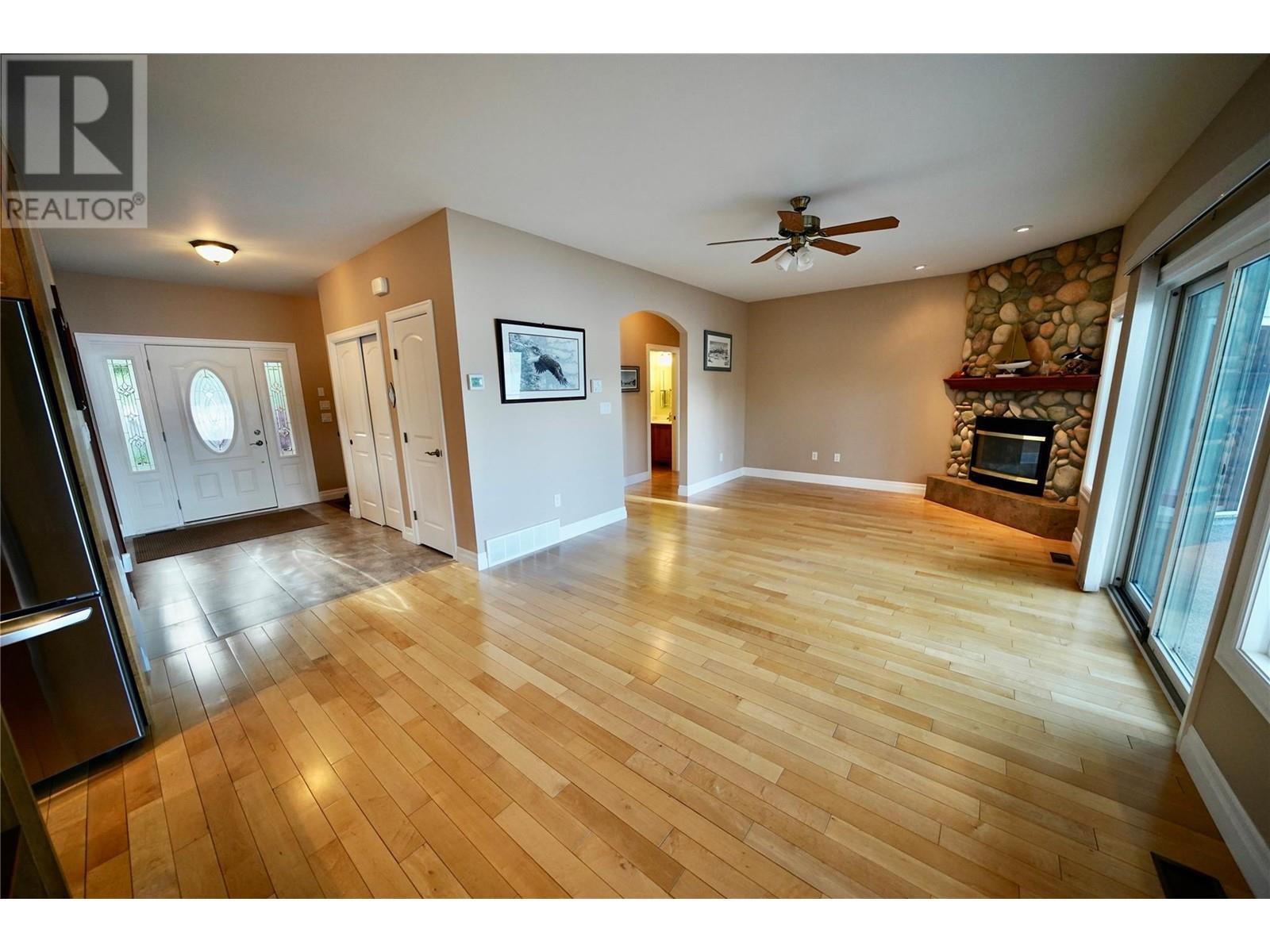 924 QUEENS Road, Balfour