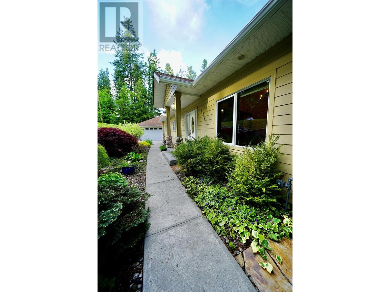924 QUEENS Road, Balfour
