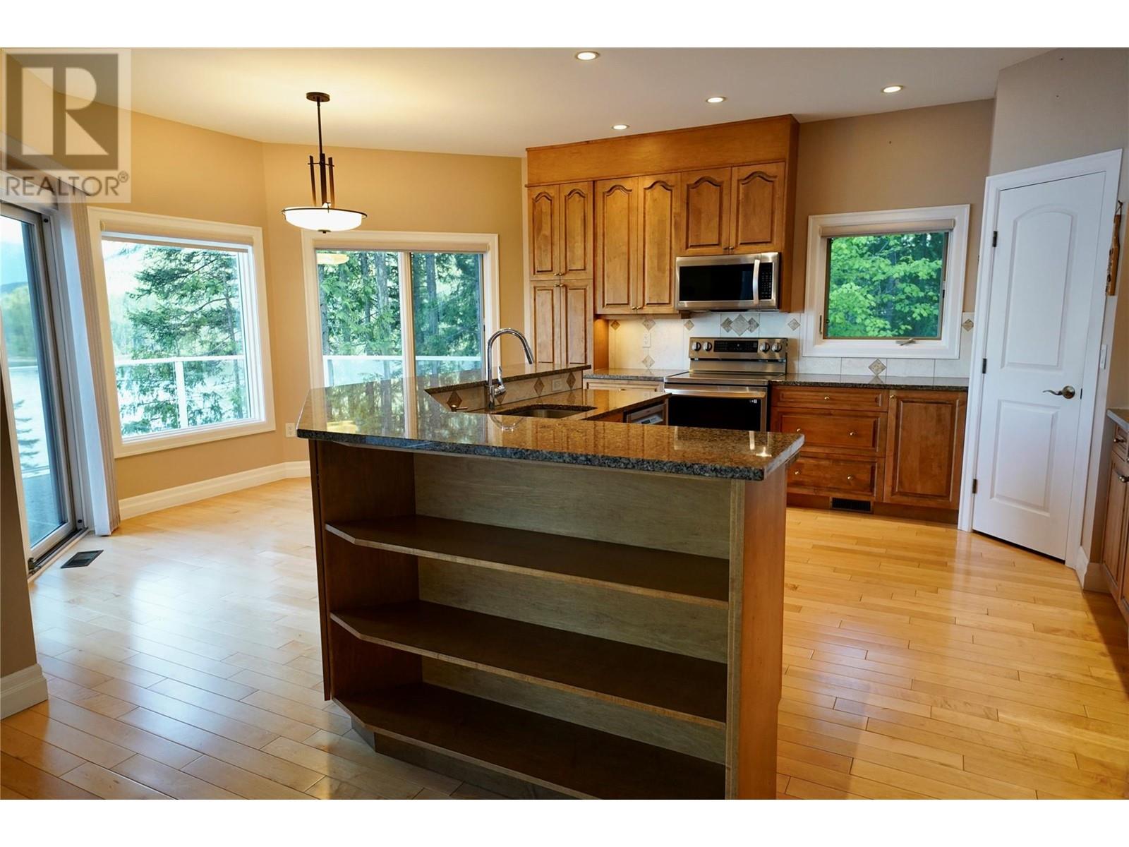 924 QUEENS Road, Balfour