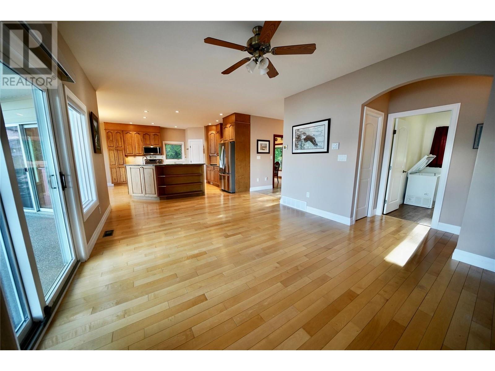 924 QUEENS Road, Balfour