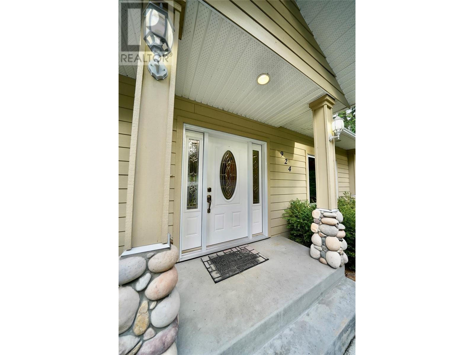 924 QUEENS Road, Balfour