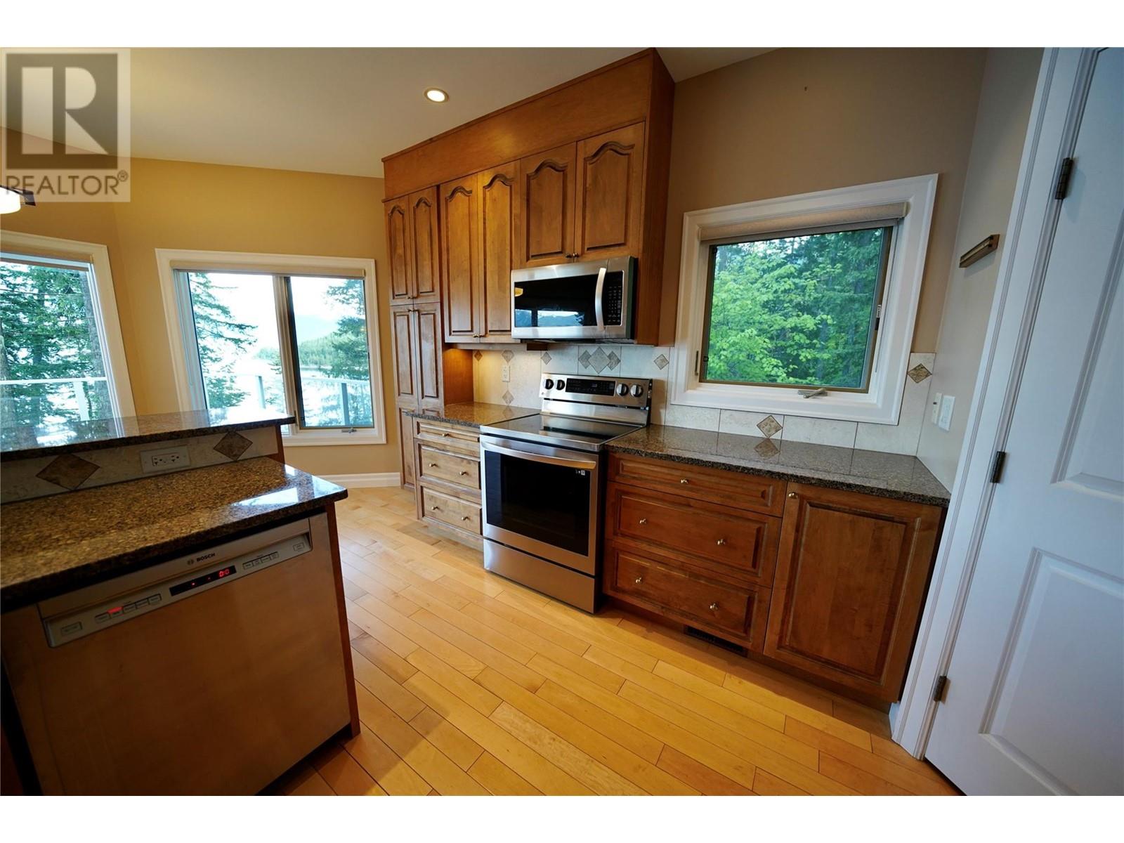 924 QUEENS Road, Balfour