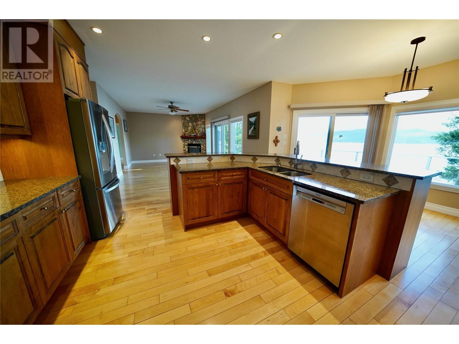 924 QUEENS Road, Balfour