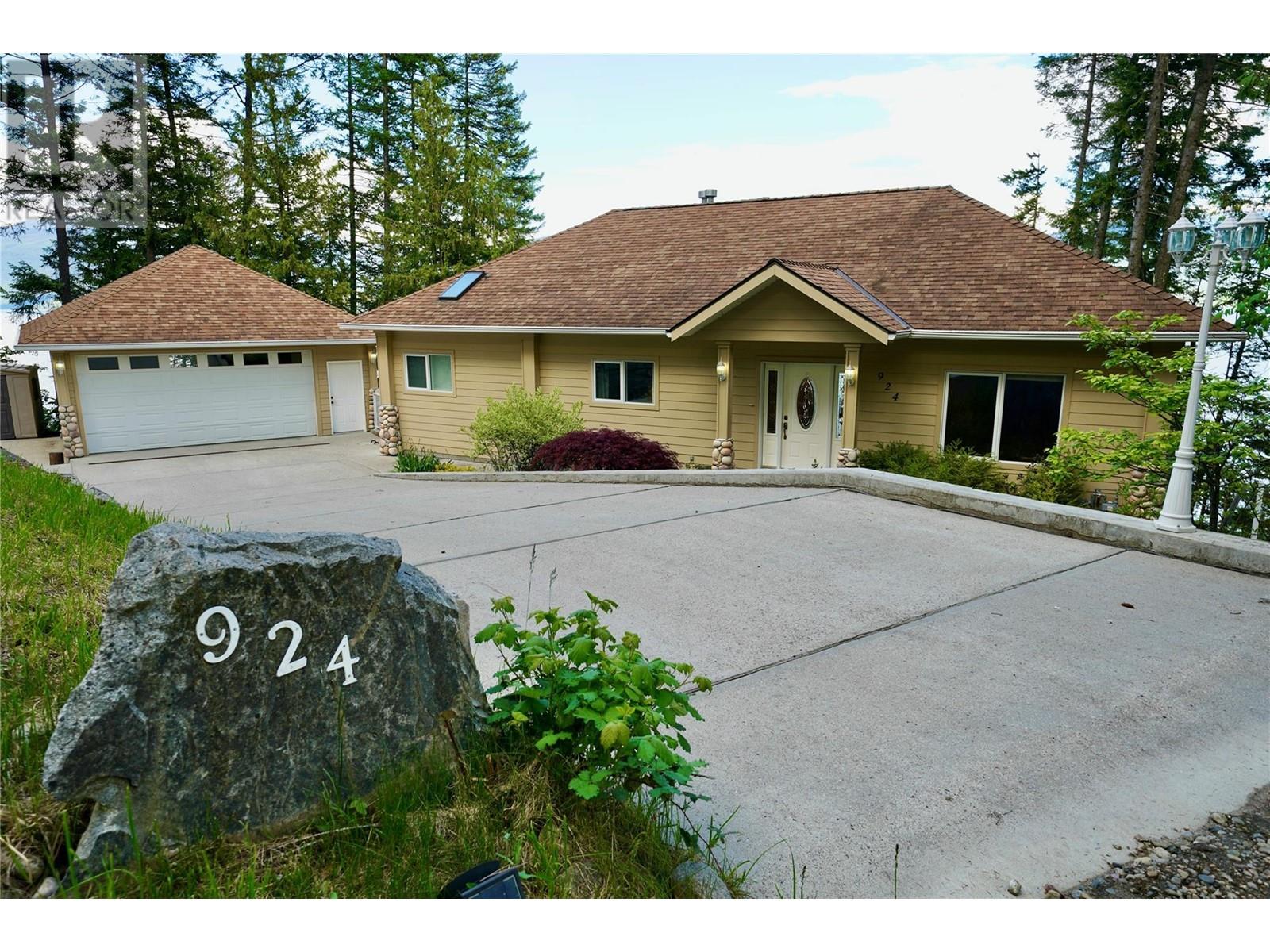 924 QUEENS Road, Balfour