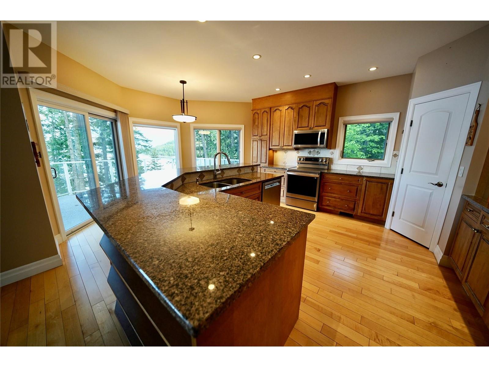 924 QUEENS Road, Balfour