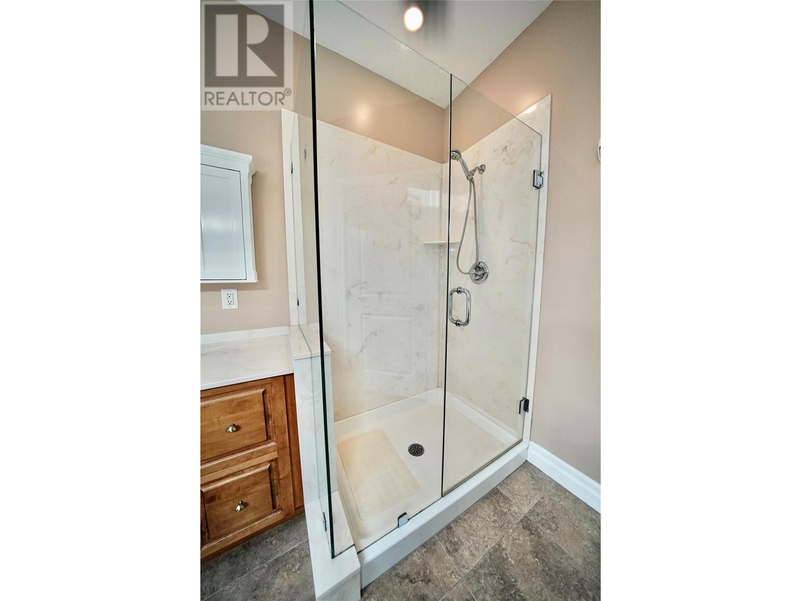 924 QUEENS Road, Balfour