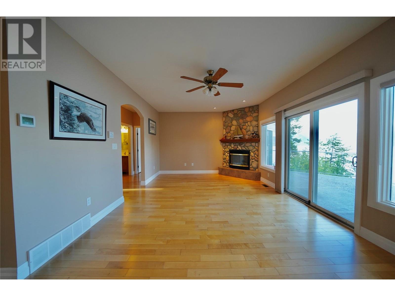 924 QUEENS Road, Balfour