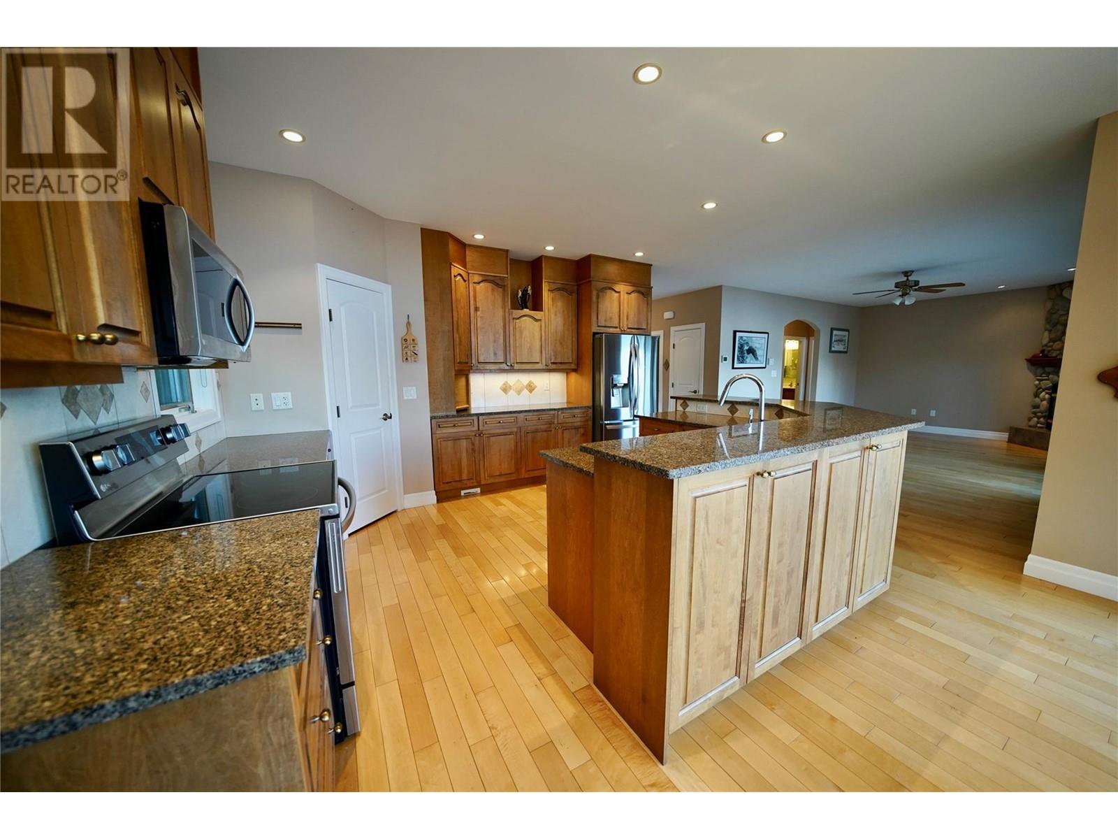 924 QUEENS Road, Balfour