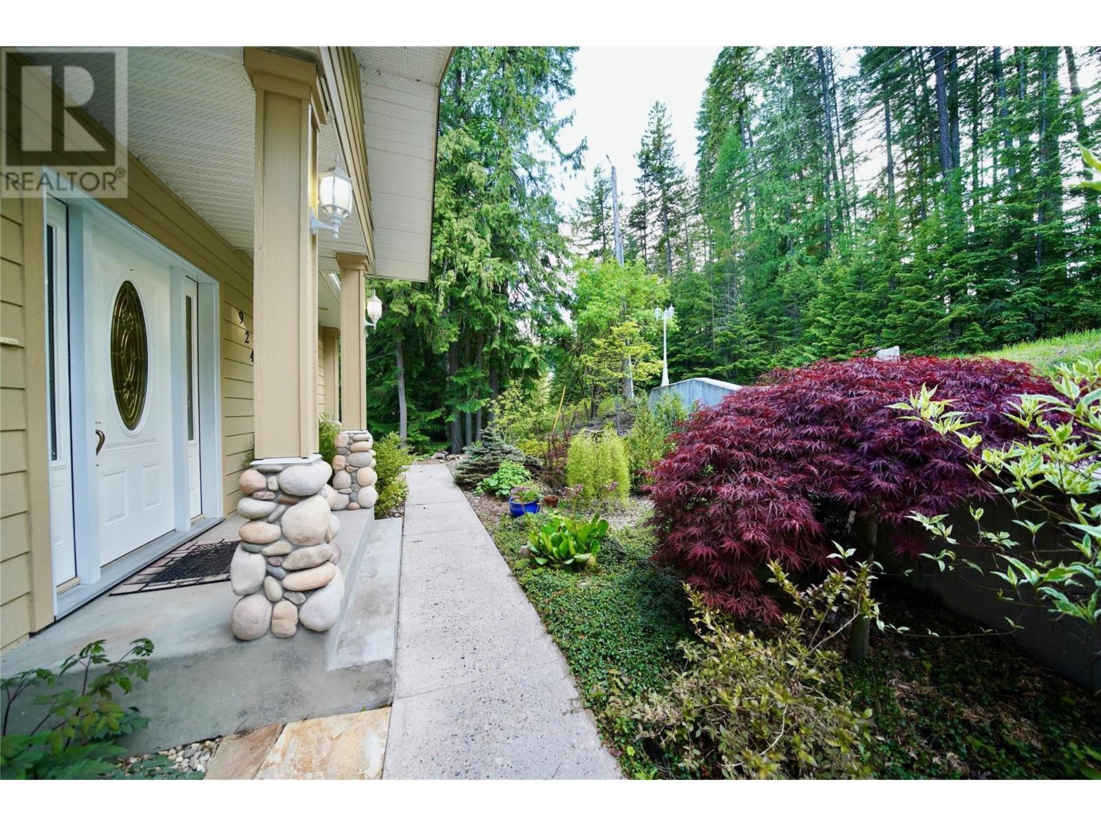 924 QUEENS Road, Balfour