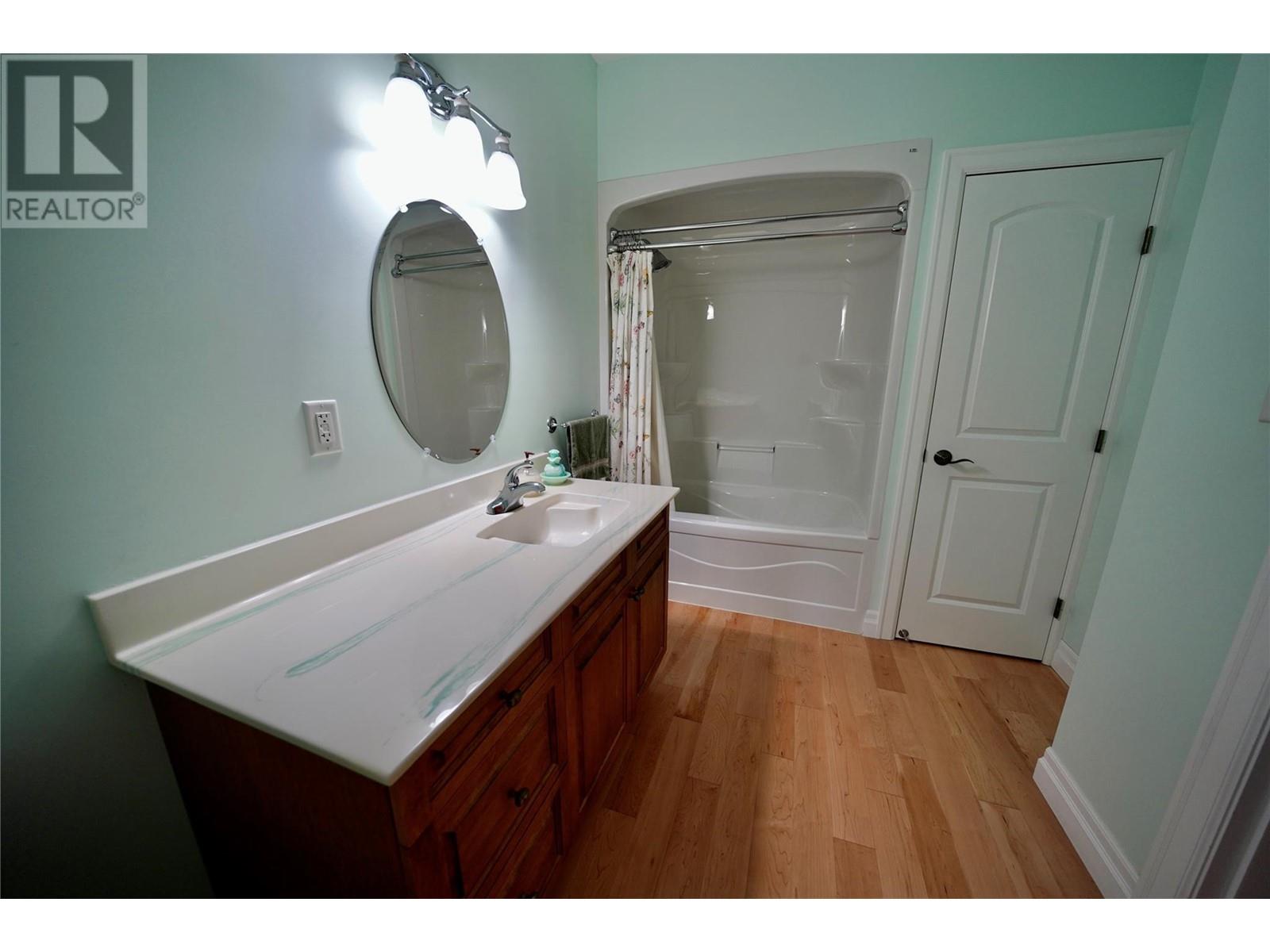 924 QUEENS Road, Balfour