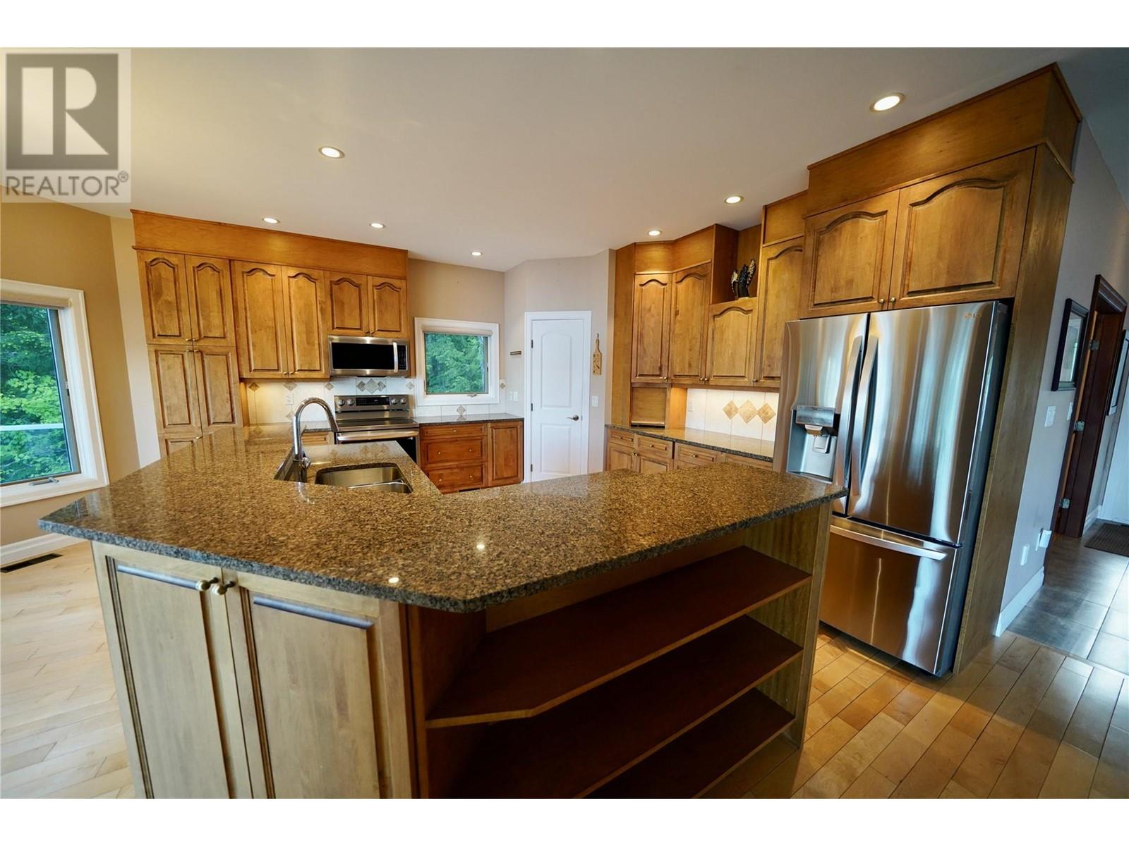 924 QUEENS Road, Balfour