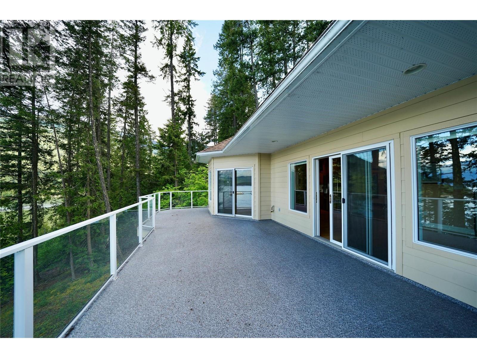 924 QUEENS Road, Balfour