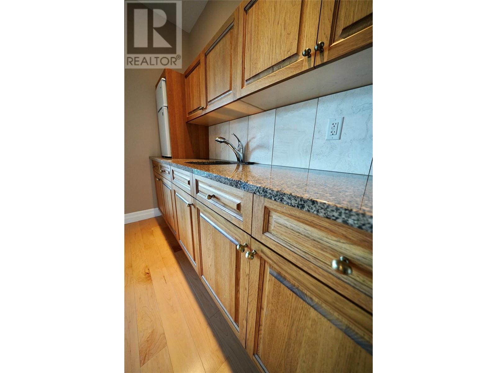 924 QUEENS Road, Balfour