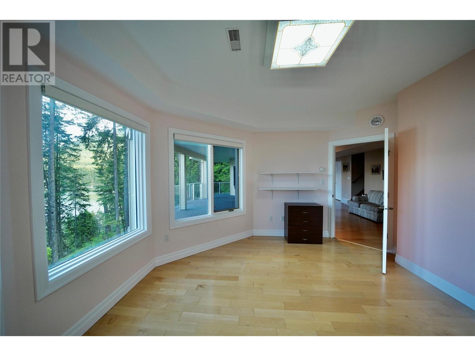 924 QUEENS Road, Balfour