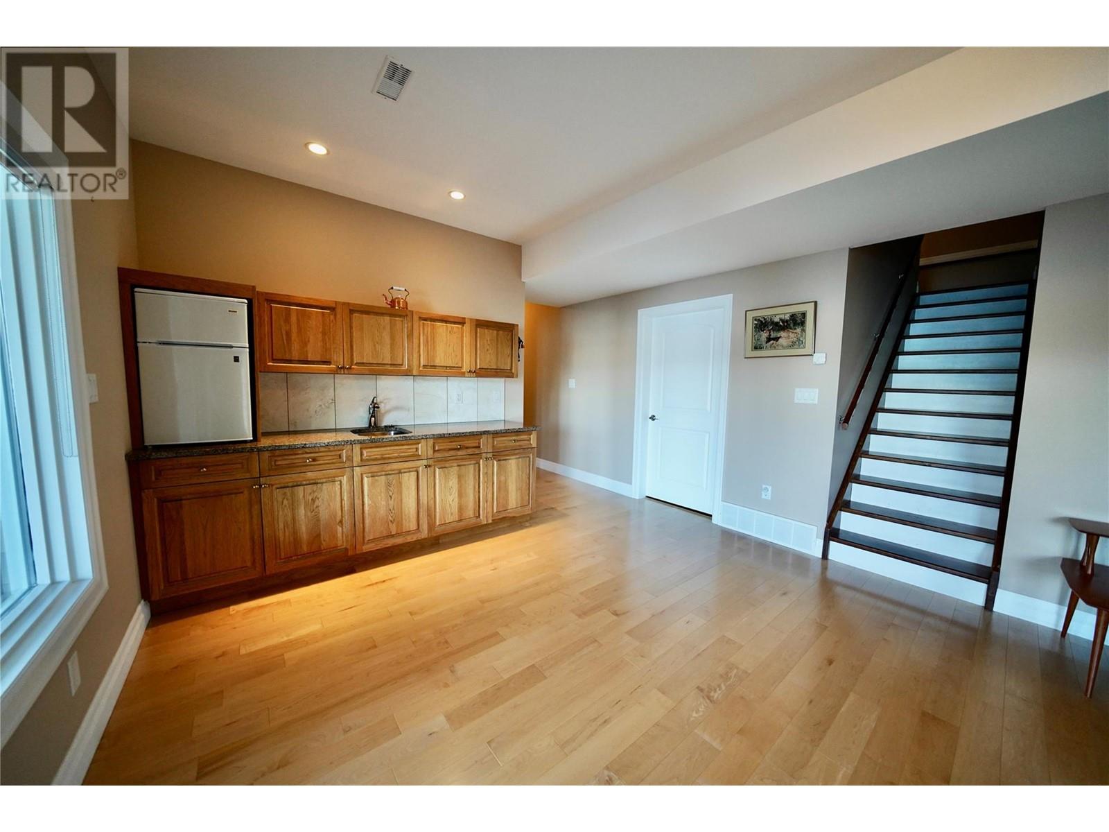 924 QUEENS Road, Balfour