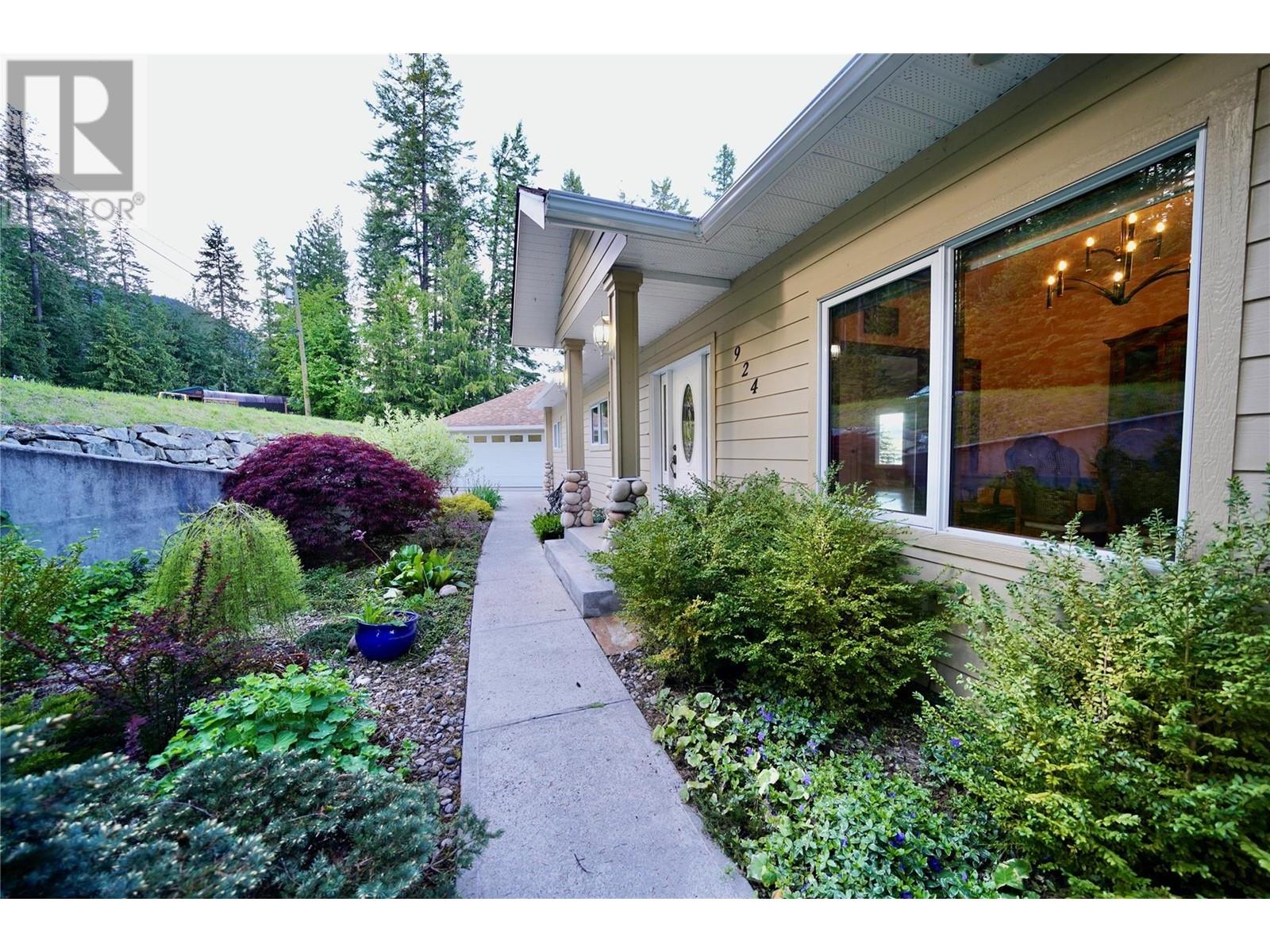 924 QUEENS Road, Balfour