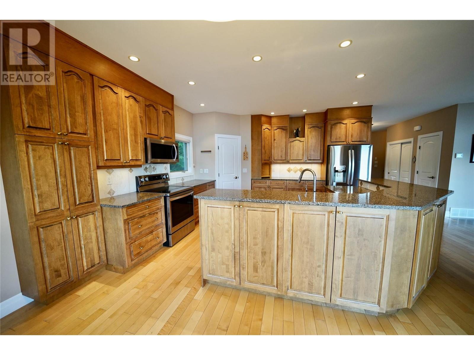 924 QUEENS Road, Balfour
