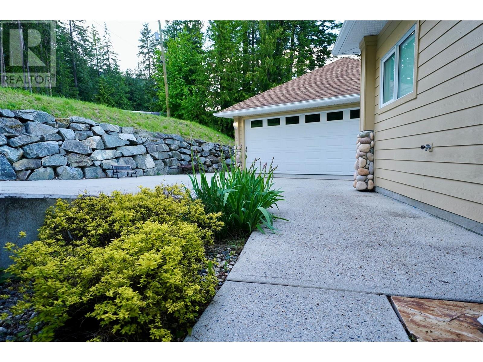 924 QUEENS Road, Balfour
