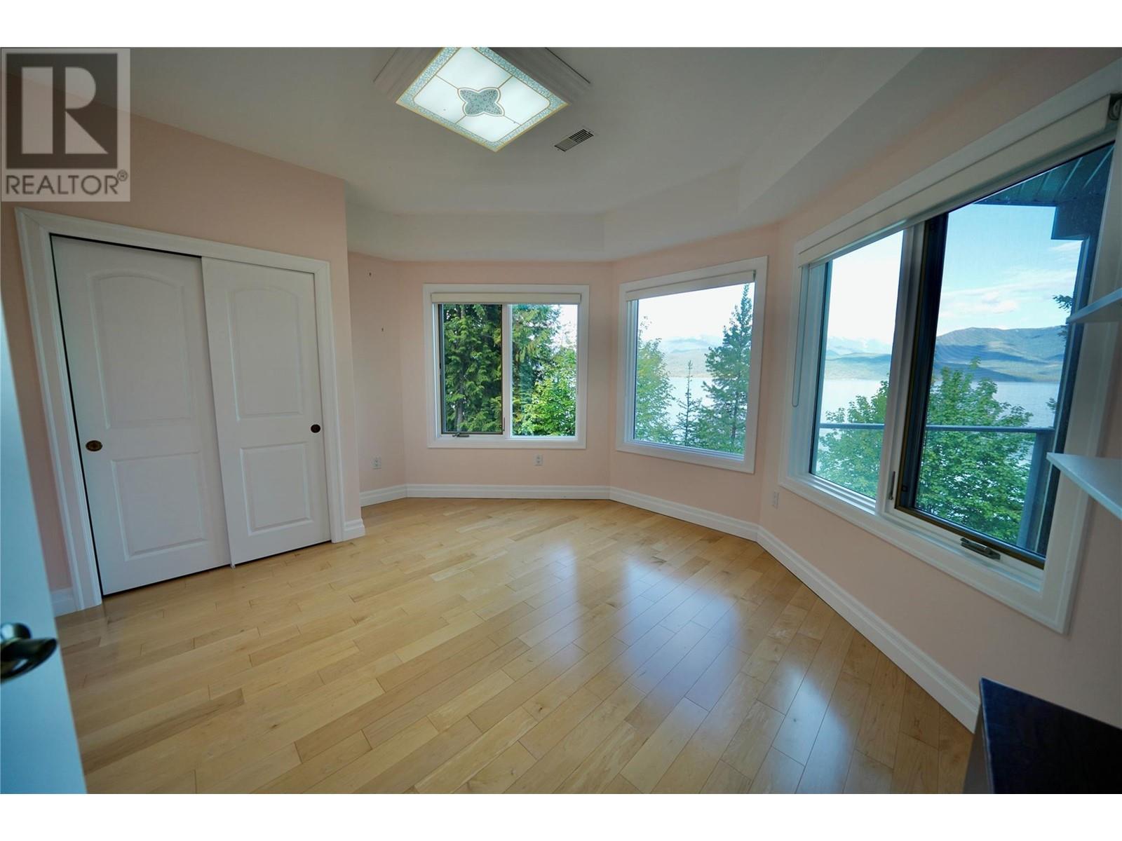 924 QUEENS Road, Balfour