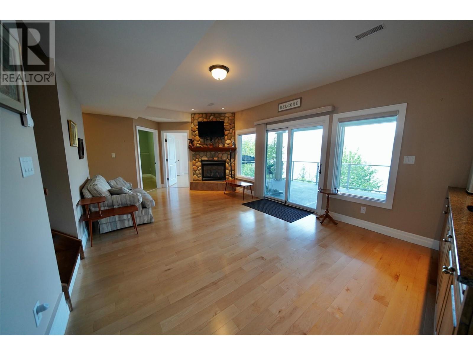 924 QUEENS Road, Balfour