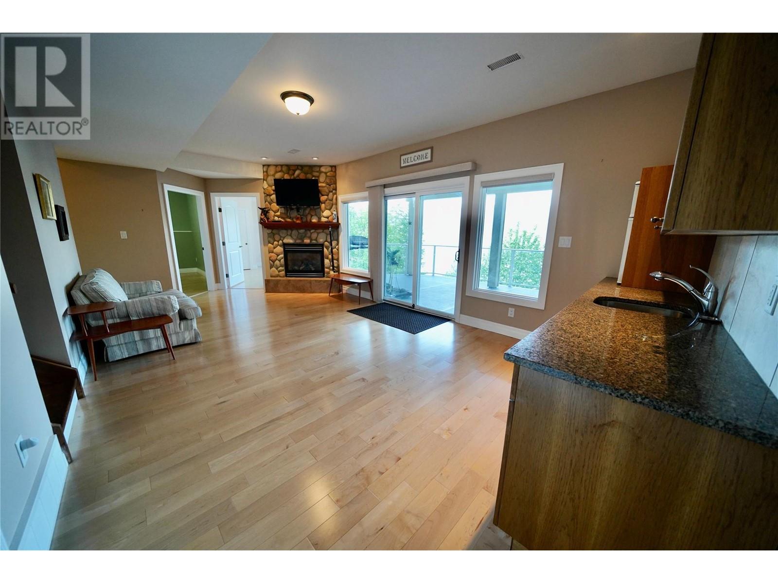 924 QUEENS Road, Balfour