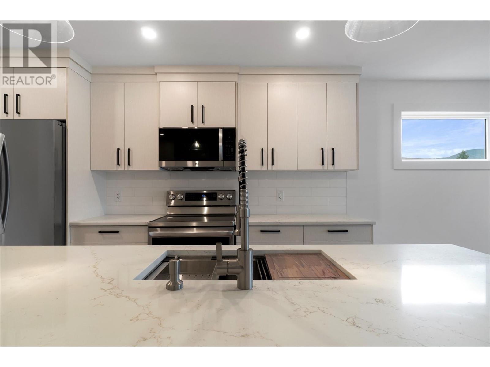 31 981 12 Street Southeast, Salmon Arm