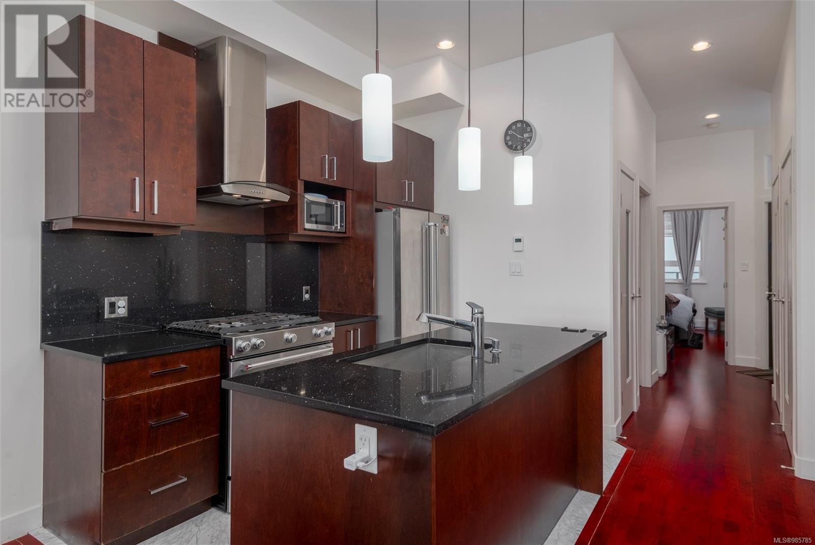 303 10 Chapel St, Nanaimo real estate listing 985785