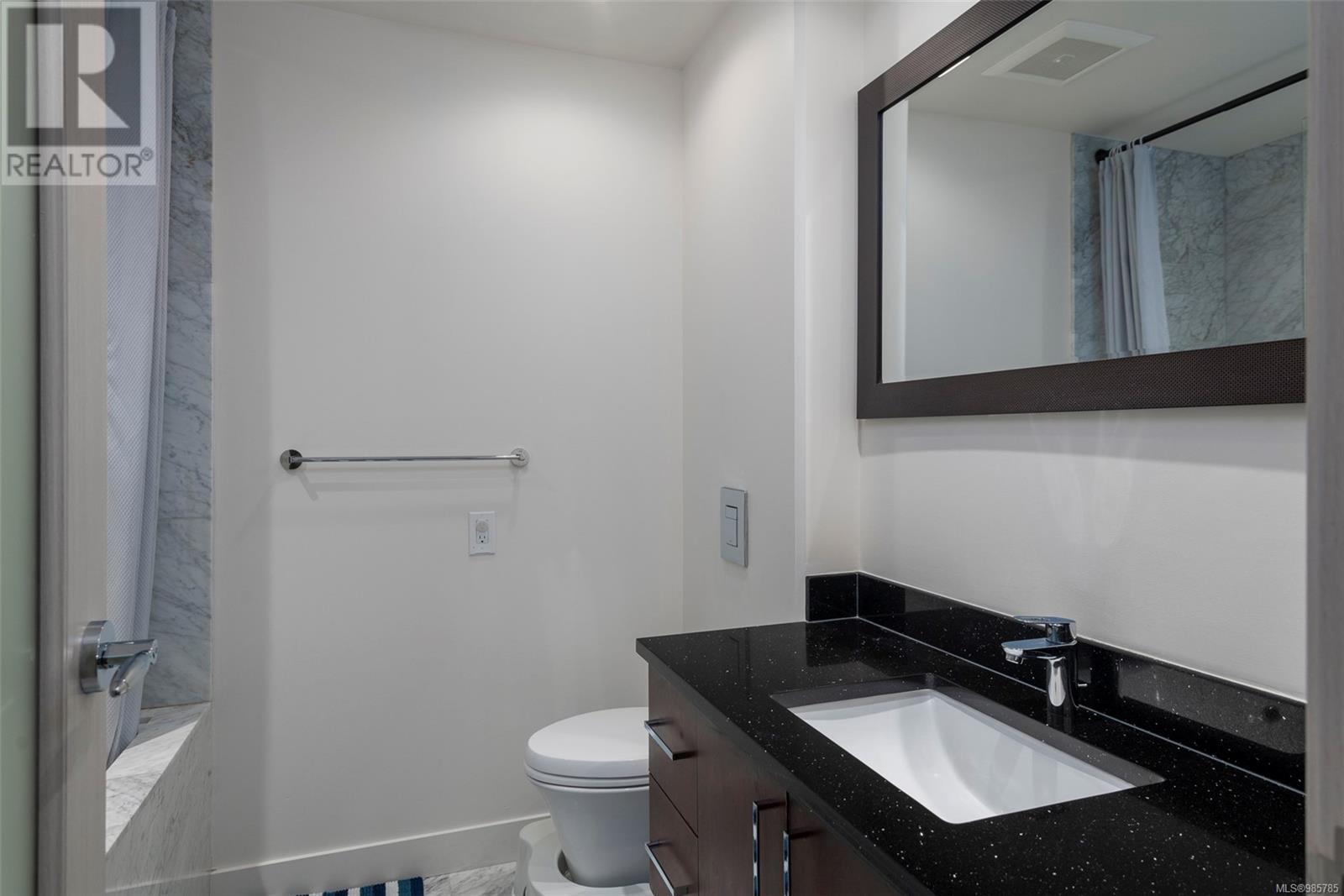 303 10 Chapel St, Nanaimo real estate listing 985785