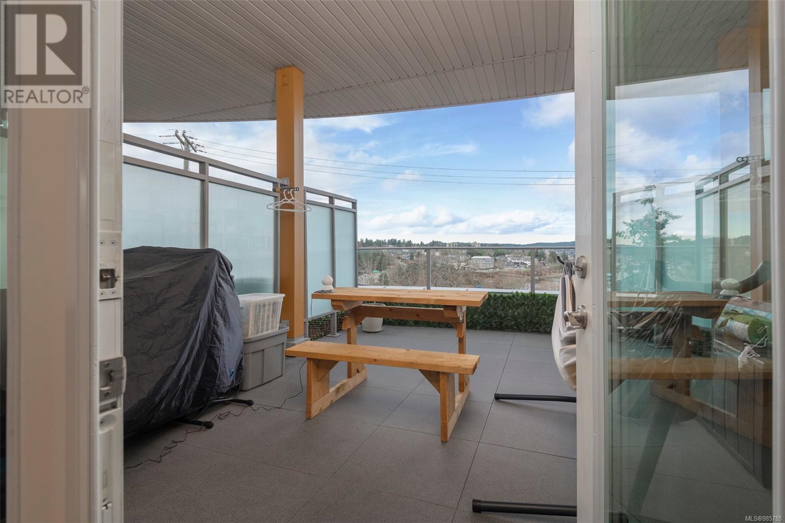 303 10 Chapel St, Nanaimo real estate listing 985785