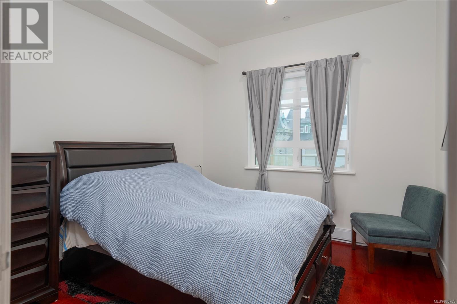 303 10 Chapel St, Nanaimo real estate listing 985785