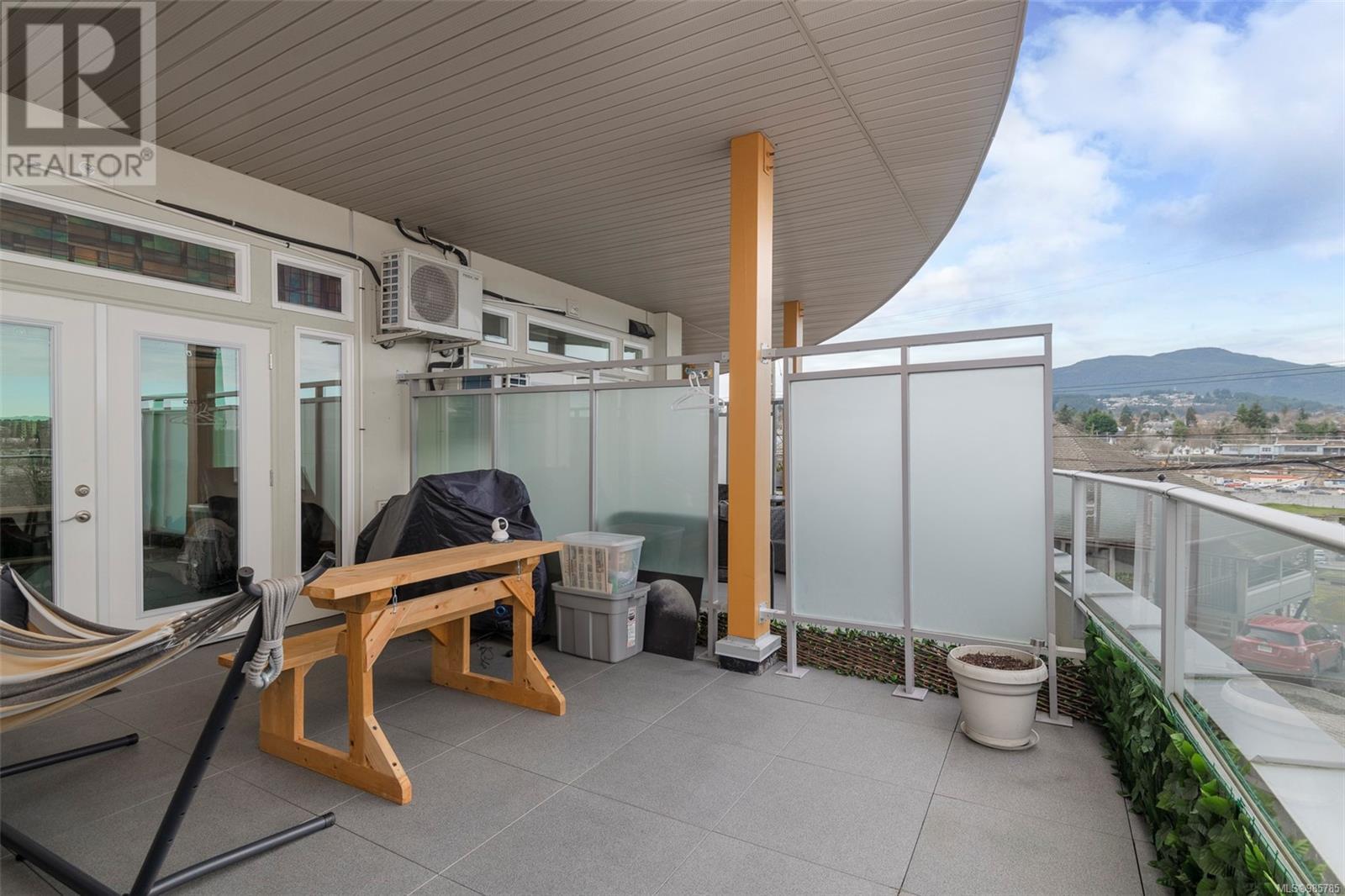 303 10 Chapel St, Nanaimo real estate listing 985785