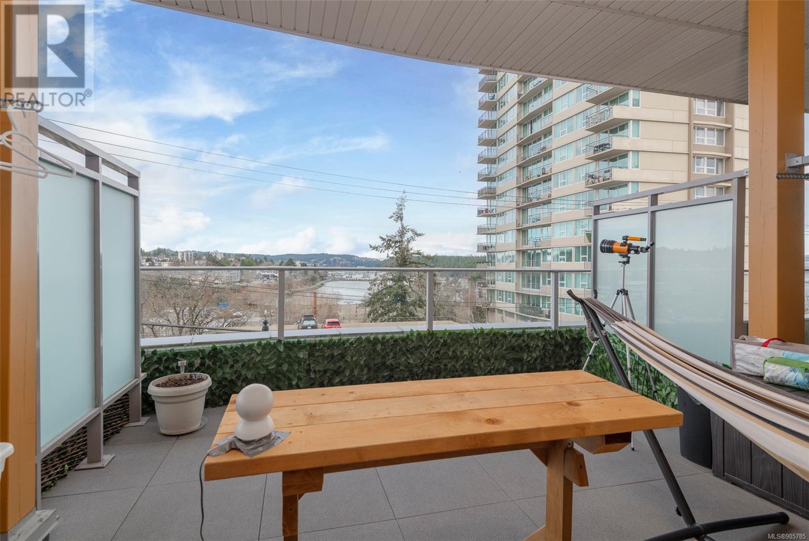 303 10 Chapel St, Nanaimo real estate listing 985785