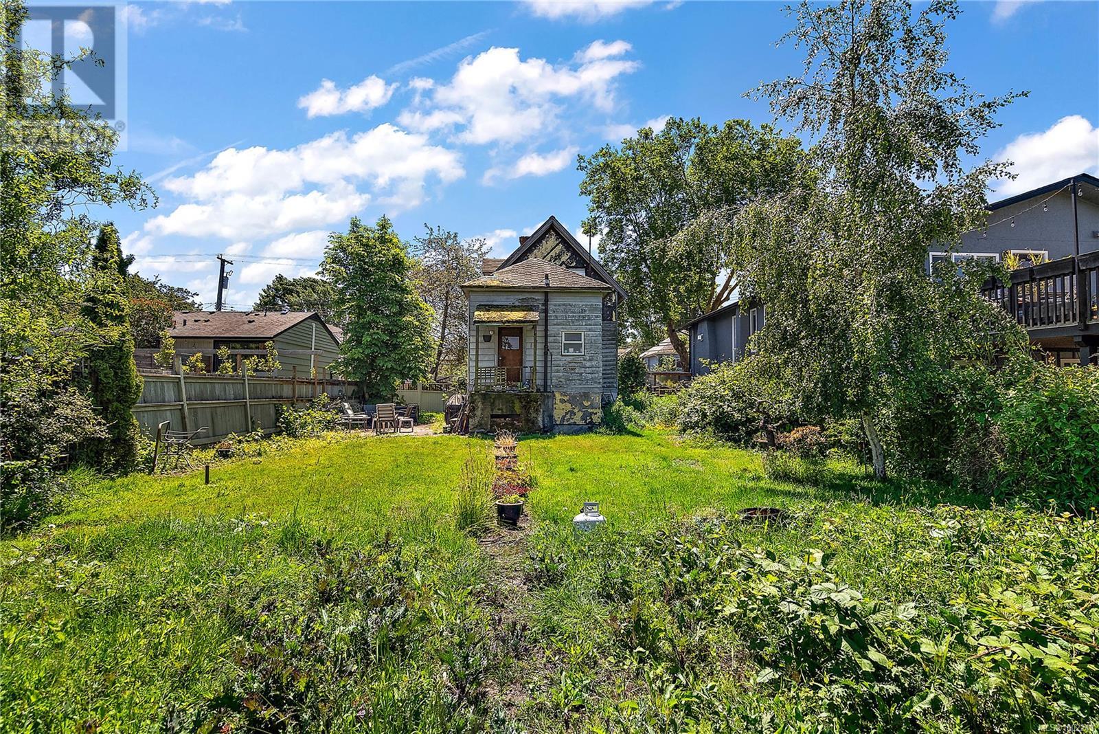  1630 Pembroke Street, Victoria