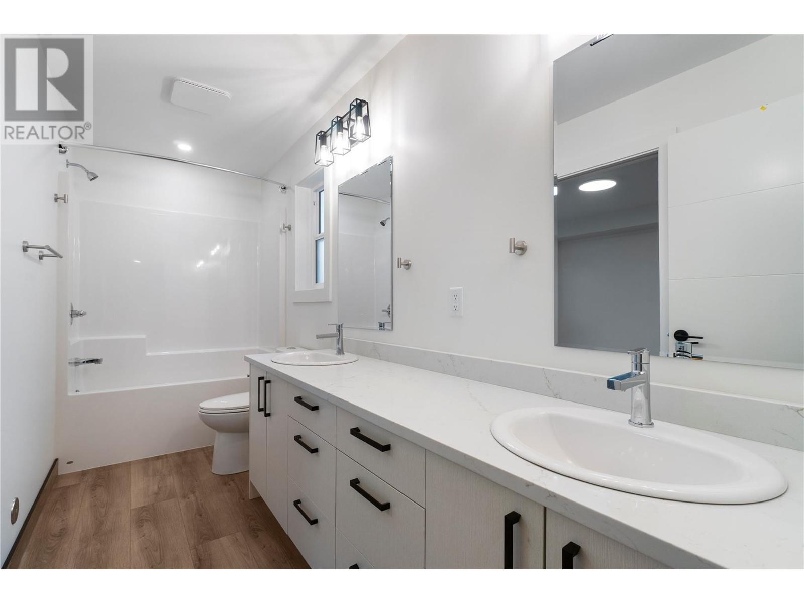 Photo 11 of 981 12 Street Se Unit 38, Salmon Arm BC