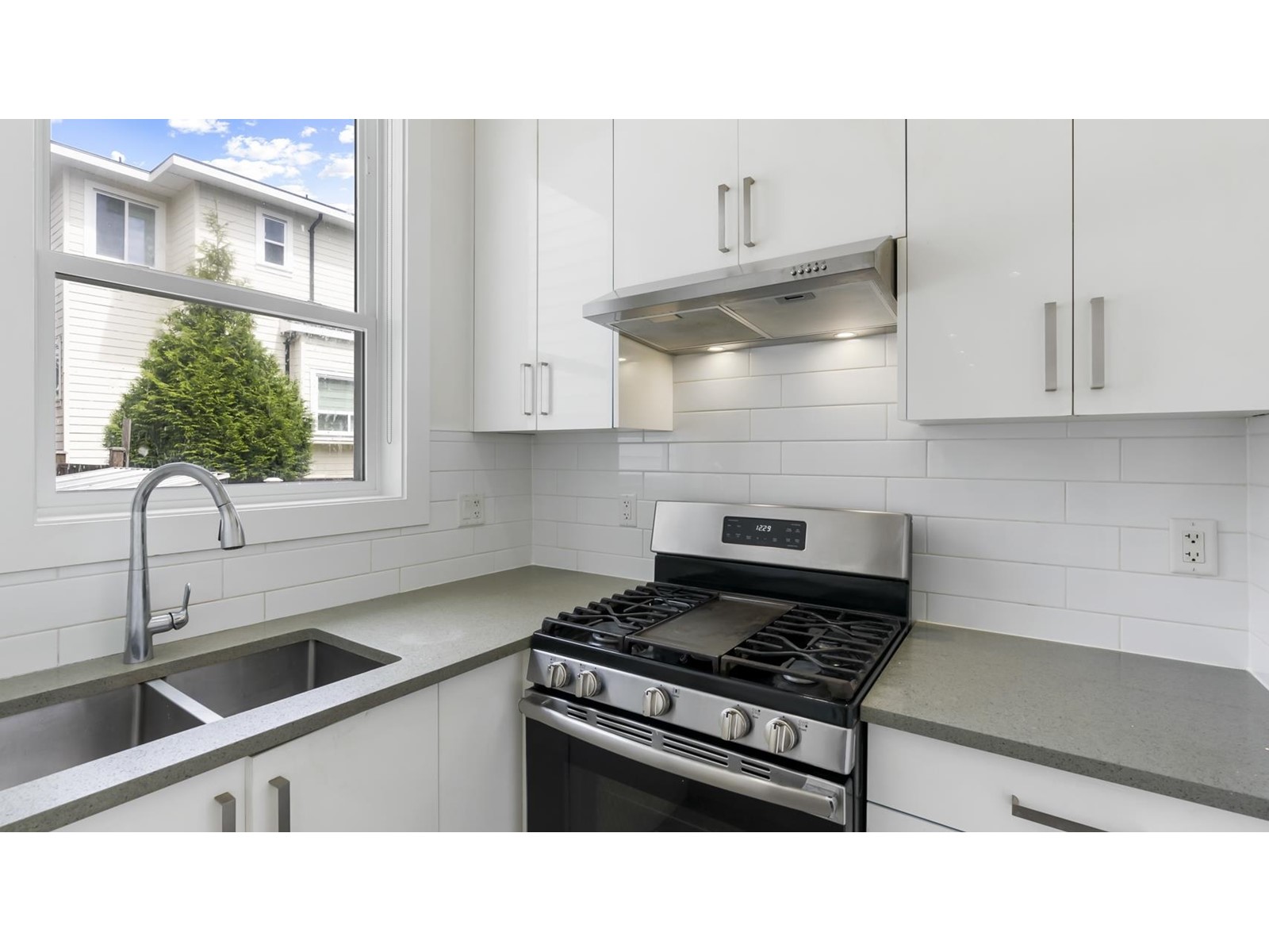 Photo 11 of 10271 165 B Street, Surrey BC