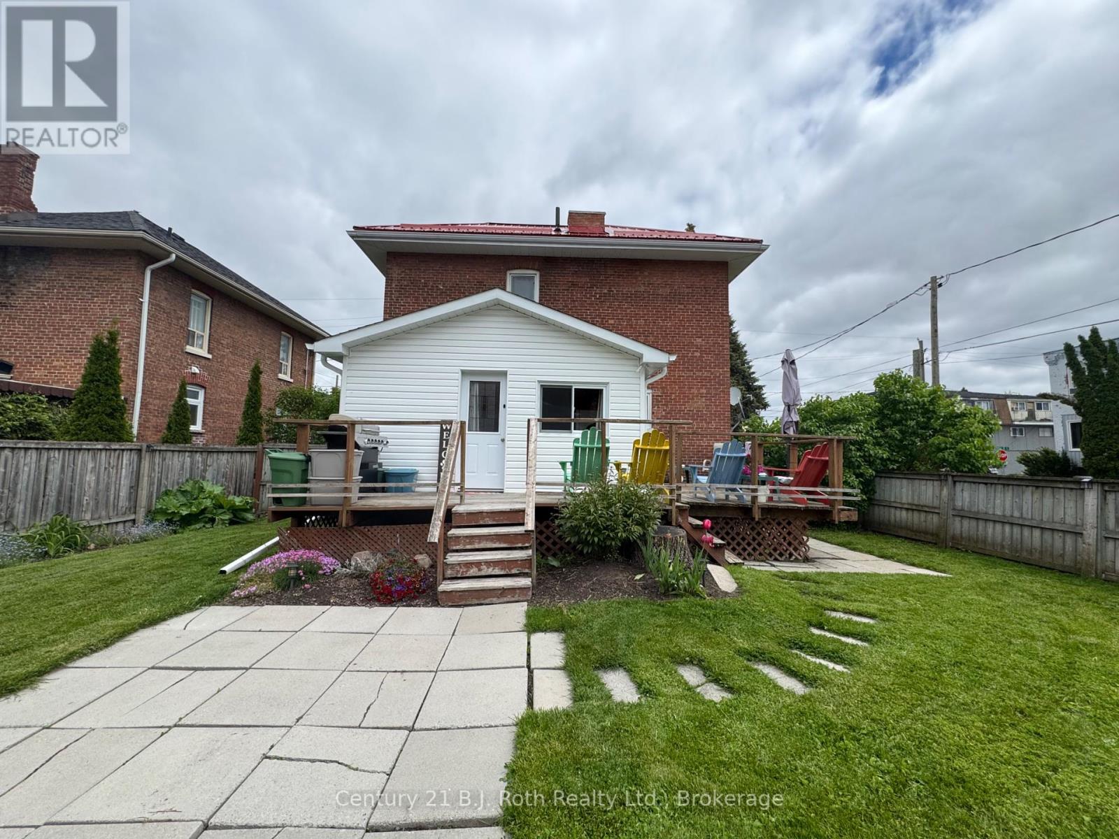 Photo 5 of 33 Sussex Street S, Kawartha Lakes ON
