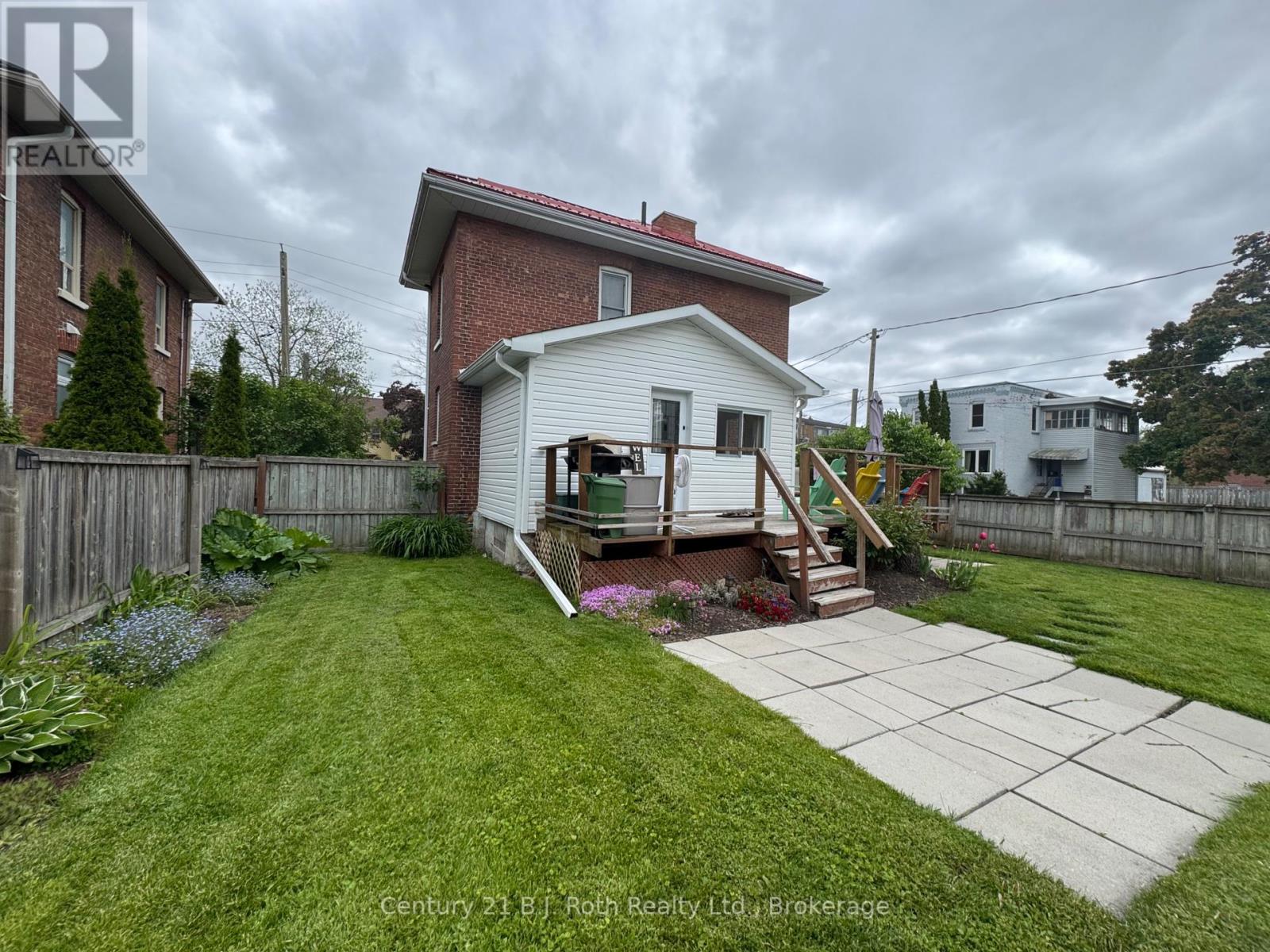 Photo 8 of 33 Sussex Street S, Kawartha Lakes ON