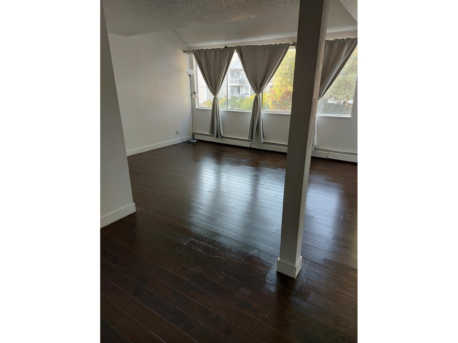 Photo 4 of 16 17700 60 Av Avenue, Surrey BC
